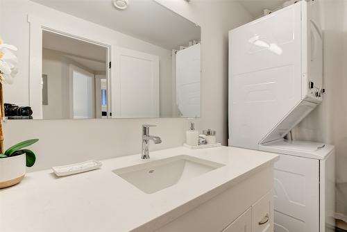 2142 Ensign Quay, West Kelowna, BC - Indoor Photo Showing Bathroom