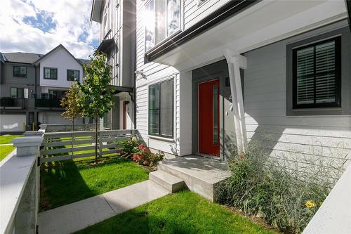 47-307 Glen Park Drive, Kelowna, BC - Outdoor With Facade