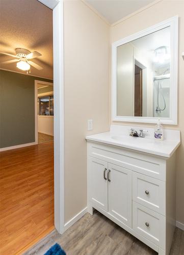 5260 69 Avenue, Salmon Arm, BC - Indoor Photo Showing Bathroom