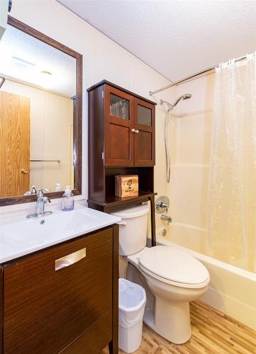 5260 69 Avenue, Salmon Arm, BC - Indoor Photo Showing Bathroom