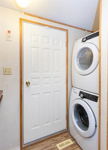 5260 69 Avenue, Salmon Arm, BC - Indoor Photo Showing Laundry Room