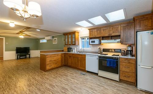 5260 69 Avenue, Salmon Arm, BC - Indoor Photo Showing Kitchen With Double Sink