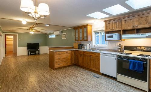 5260 69 Avenue, Salmon Arm, BC - Indoor Photo Showing Kitchen With Double Sink