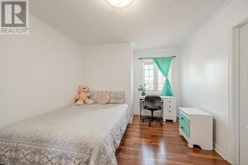 126 Madelaine Drive, Barrie, ON - Indoor Photo Showing Bedroom