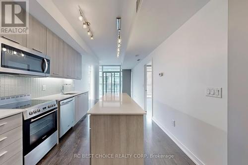 411 - 105 George Street, Toronto, ON - Indoor Photo Showing Kitchen With Upgraded Kitchen