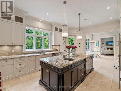 44 Fifeshire Road, Toronto, ON - Indoor Photo Showing Kitchen With Upgraded Kitchen