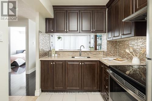 404 - 3050 Ellesmere Road, Toronto, ON - Indoor Photo Showing Kitchen With Upgraded Kitchen