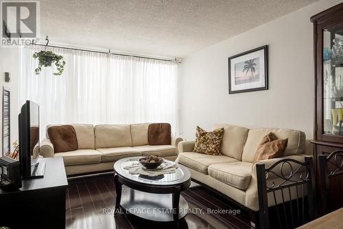 404 - 3050 Ellesmere Road, Toronto, ON - Indoor Photo Showing Living Room