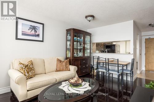 404 - 3050 Ellesmere Road, Toronto, ON - Indoor Photo Showing Living Room