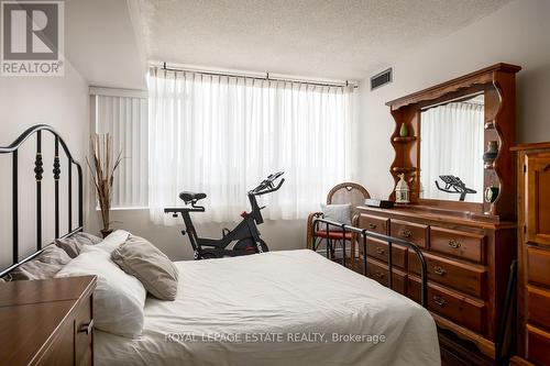 404 - 3050 Ellesmere Road, Toronto, ON - Indoor Photo Showing Bedroom