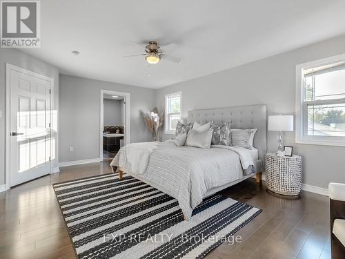 5 Farley Circle, Georgina, ON - Indoor Photo Showing Bedroom