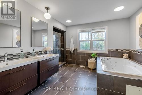 5 Farley Circle, Georgina, ON - Indoor Photo Showing Bathroom