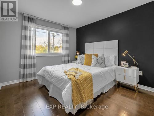 5 Farley Circle, Georgina, ON - Indoor Photo Showing Bedroom