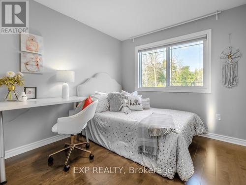 5 Farley Circle, Georgina, ON - Indoor Photo Showing Bedroom