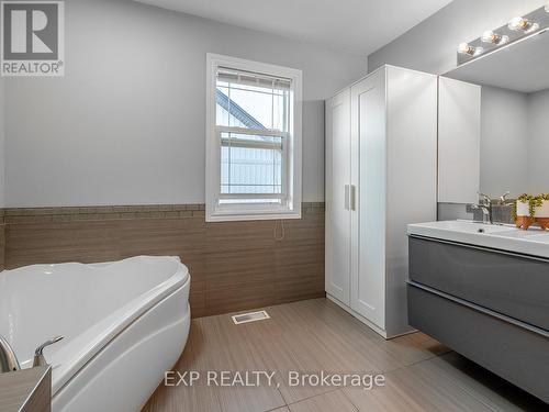 5 Farley Circle, Georgina, ON - Indoor Photo Showing Bathroom