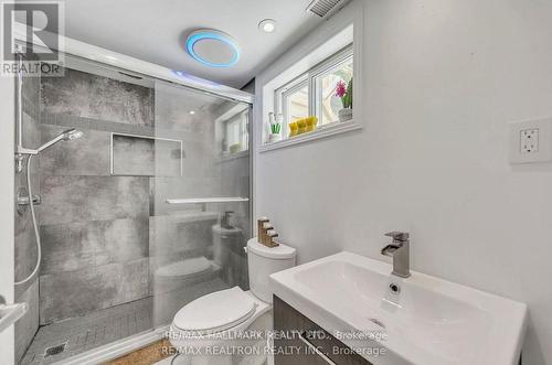 A - 73 Wilstead Drive, Newmarket, ON - Indoor Photo Showing Bathroom