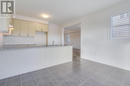 53 Brethet Heights, New Tecumseth, ON - Indoor Photo Showing Kitchen