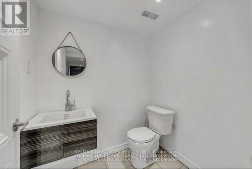 B - 73 Wilstead Drive, Newmarket, ON - Indoor Photo Showing Bathroom