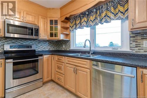 347 Beaconsfield Crescent, Saint John, NB - Indoor Photo Showing Kitchen With Double Sink