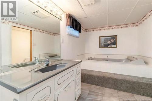 347 Beaconsfield Crescent, Saint John, NB - Indoor Photo Showing Bathroom