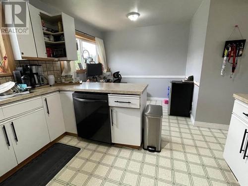 2039 Walnut Drive, Terrace, BC - Indoor Photo Showing Kitchen