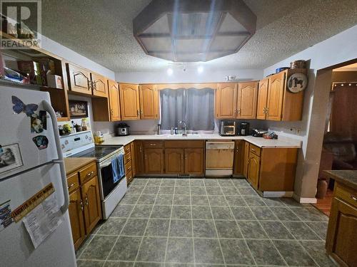 2715 Merritt Road, Prince George, BC - Indoor Photo Showing Kitchen