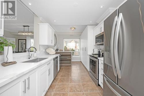 209 - 5070 Fairview Street, Burlington, ON - Indoor Photo Showing Kitchen With Stainless Steel Kitchen With Upgraded Kitchen