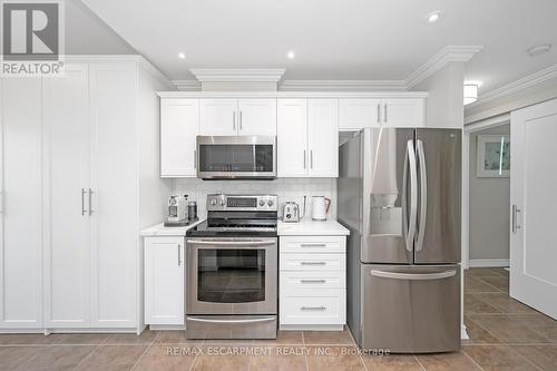 209 - 5070 Fairview Street, Burlington, ON - Indoor Photo Showing Kitchen With Stainless Steel Kitchen