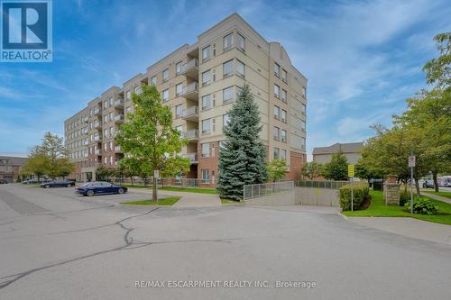 209 - 5070 Fairview Street, Burlington, ON - Outdoor With Balcony With Facade