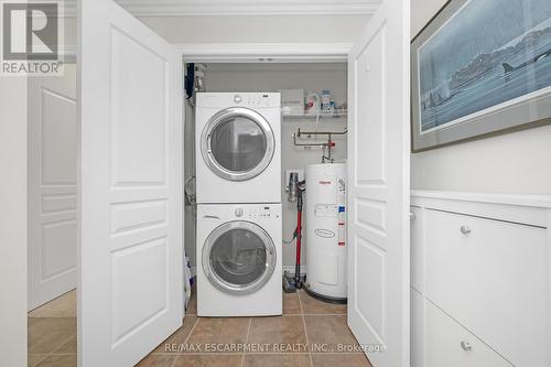 209 - 5070 Fairview Street, Burlington, ON - Indoor Photo Showing Laundry Room