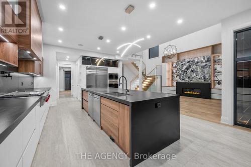 318 Woodale Avenue, Oakville, ON - Indoor Photo Showing Kitchen With Upgraded Kitchen