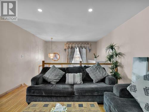 2643 Carissa, Windsor, ON - Indoor Photo Showing Living Room