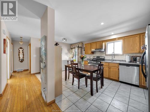 2643 Carissa, Windsor, ON - Indoor Photo Showing Kitchen