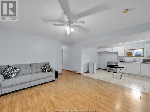 2643 Carissa, Windsor, ON - Indoor Photo Showing Living Room