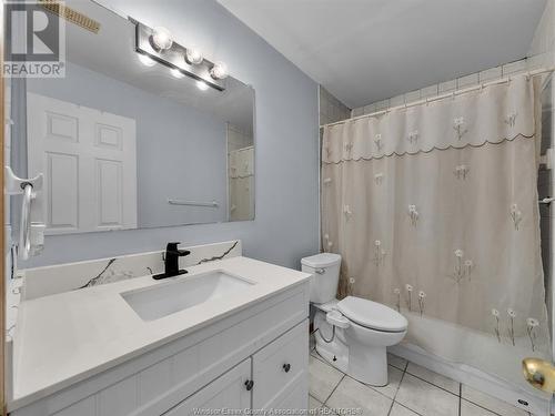 2643 Carissa, Windsor, ON - Indoor Photo Showing Bathroom