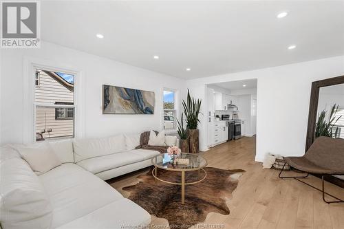 2968 Langlois Ave, Windsor, ON - Indoor Photo Showing Living Room