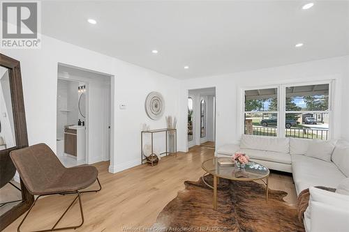 2968 Langlois Ave, Windsor, ON - Indoor Photo Showing Living Room