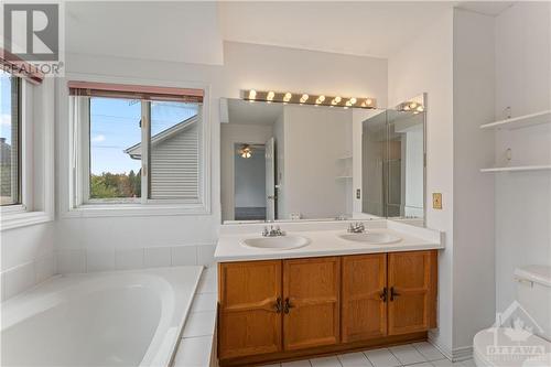 62 Saddlehorn Crescent, Ottawa, ON - Indoor Photo Showing Bathroom