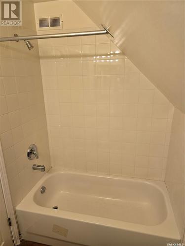 924 Montague Street, Regina, SK - Indoor Photo Showing Bathroom