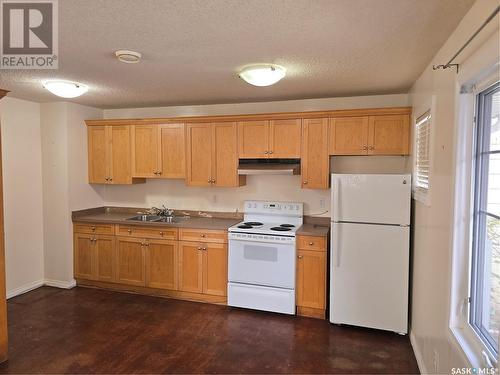 924 Montague Street, Regina, SK - Indoor Photo Showing Kitchen With Double Sink