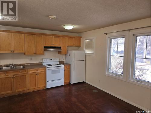 924 Montague Street, Regina, SK - Indoor Photo Showing Kitchen With Double Sink