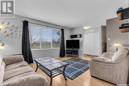 1626 Mckercher Drive, Saskatoon, SK - Indoor Photo Showing Living Room