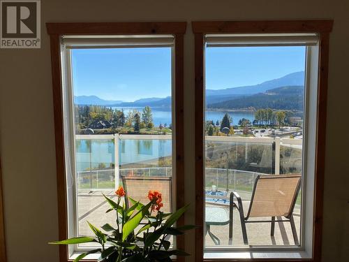 701 14A Crescent Unit# 325, Invermere, BC - Indoor Photo Showing Other Room With Body Of Water