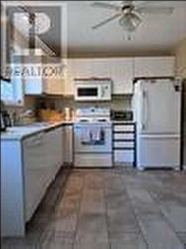 7 Lang Court, Kawartha Lakes (Lindsay), ON - Indoor Photo Showing Kitchen