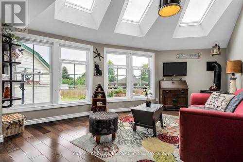 231 Perry Street, Cobourg, ON - Indoor Photo Showing Living Room