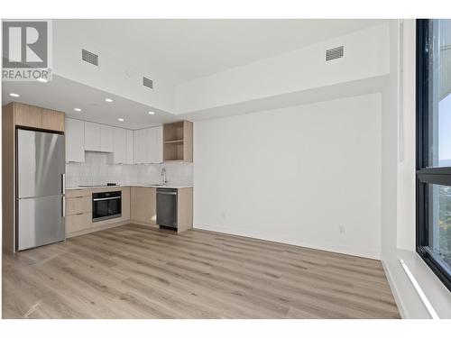 1488 Bertram Street Unit# 3003, Kelowna, BC - Indoor Photo Showing Kitchen With Stainless Steel Kitchen