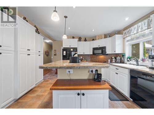 350 & 370 10 Street Se Lot# Lots 3 & 4, Salmon Arm, BC - Indoor Photo Showing Kitchen