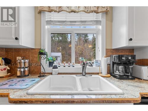 350 & 370 10 Street Se Lot# Lots 3 & 4, Salmon Arm, BC - Indoor Photo Showing Kitchen With Double Sink