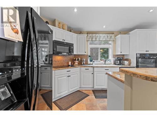 350 & 370 10 Street Se Lot# Lots 3 & 4, Salmon Arm, BC - Indoor Photo Showing Kitchen