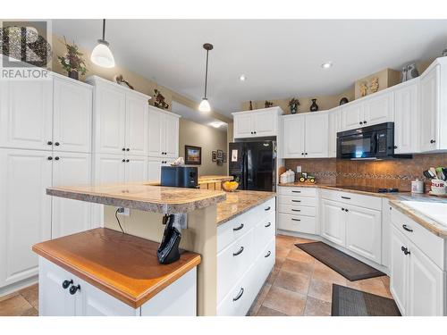 350 & 370 10 Street Se Lot# Lots 3 & 4, Salmon Arm, BC - Indoor Photo Showing Kitchen